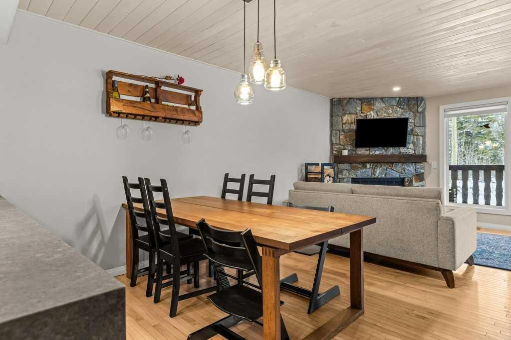 1-1061 Evergreen Circle, Canmore, AB - Indoor Photo Showing Dining Room