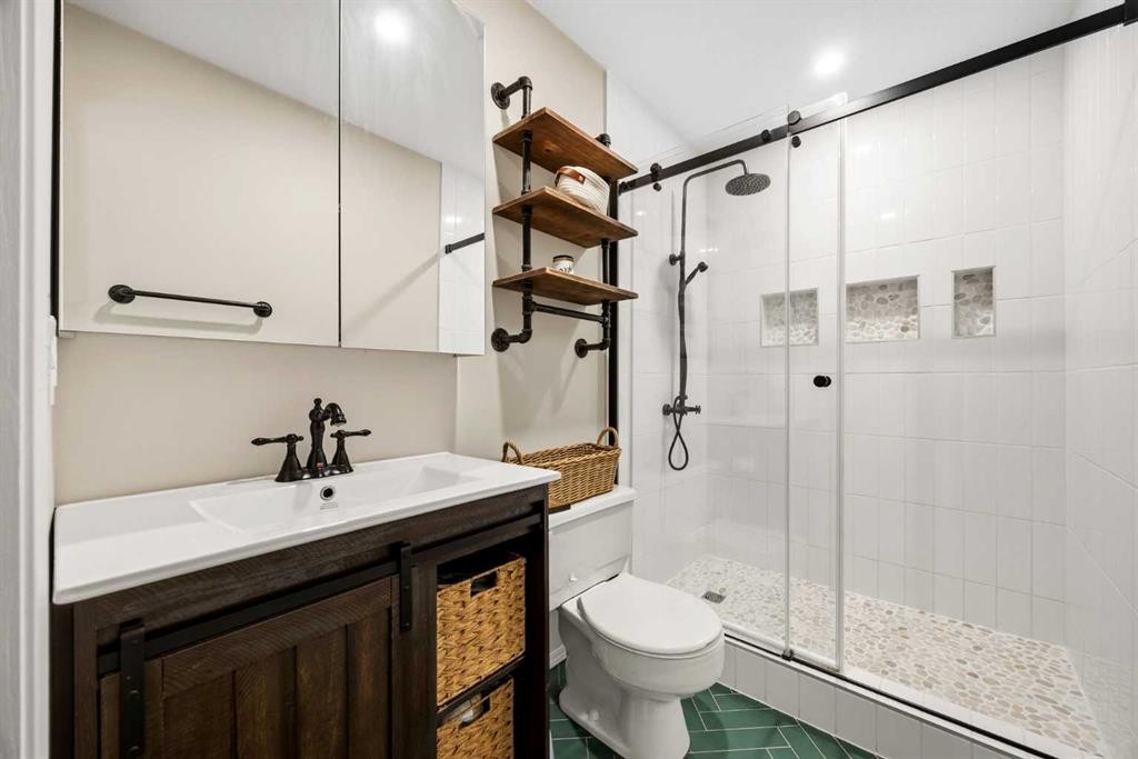 1-1061 Evergreen Circle, Canmore, AB - Indoor Photo Showing Bathroom