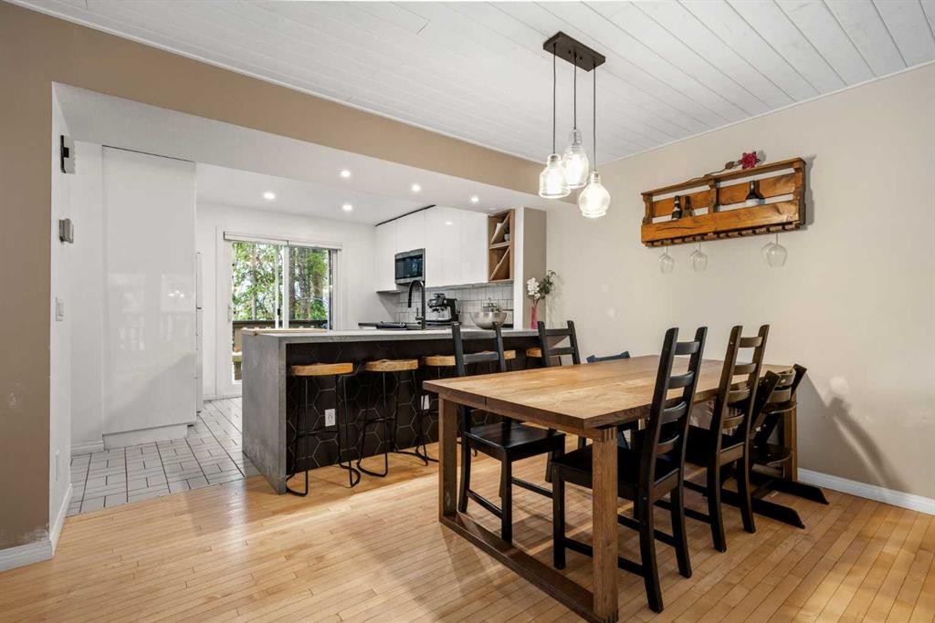 1-1061 Evergreen Circle, Canmore, AB - Indoor Photo Showing Dining Room