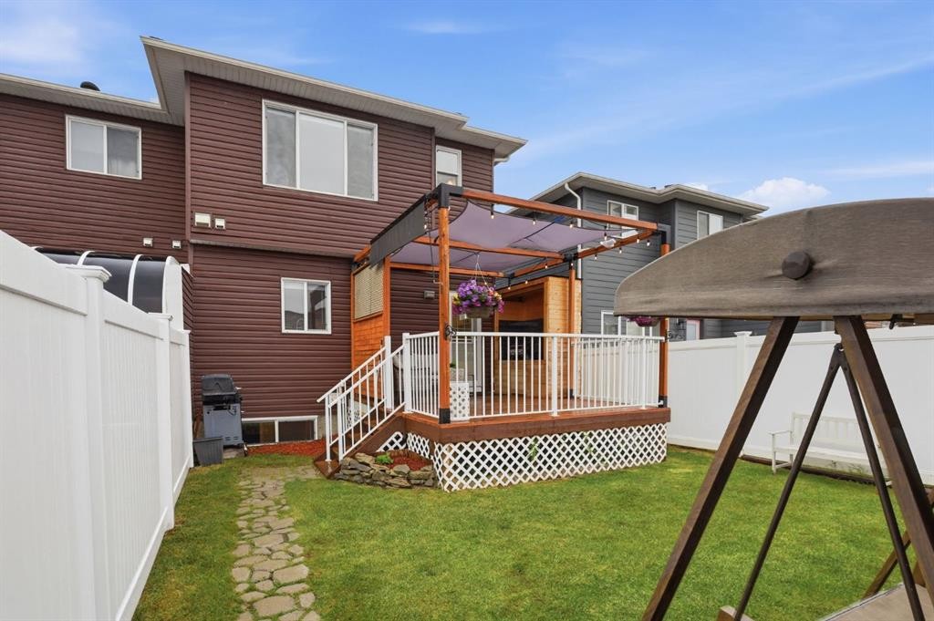 33 Redstone Common Ne, Calgary, AB