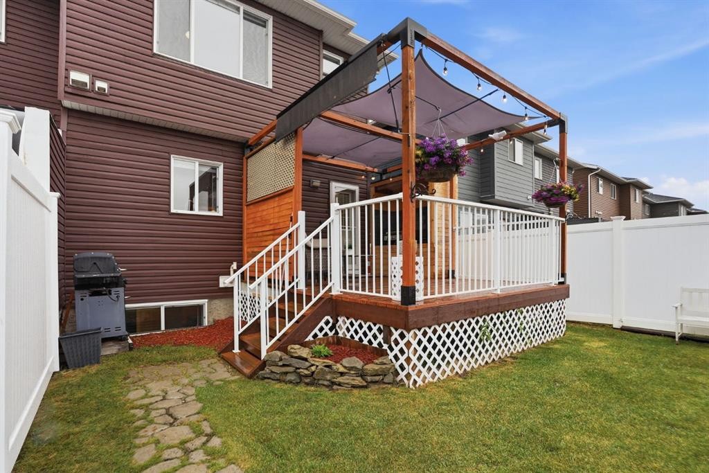 33 Redstone Common Ne, Calgary, AB