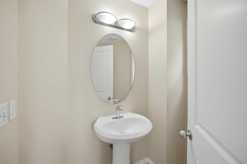 35 Saddlebrook Link Ne, Calgary, AB - Indoor Photo Showing Bathroom