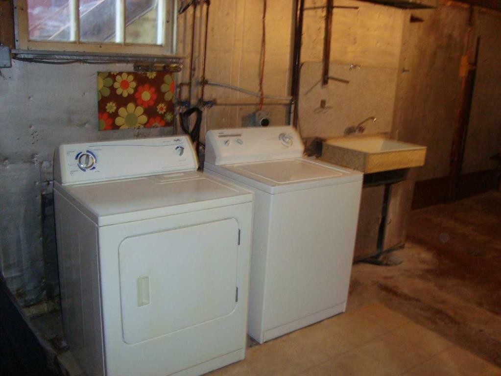 197 First Avenue, Trochu, AB - Indoor Photo Showing Laundry Room
