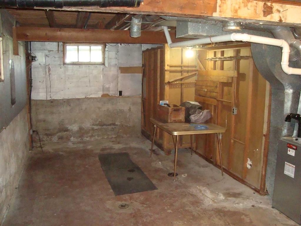 197 First Avenue, Trochu, AB - Indoor Photo Showing Basement