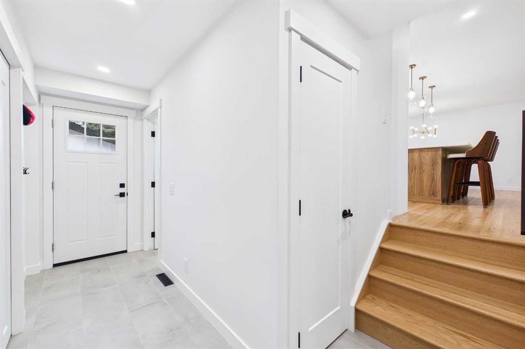920 Cantabrian Drive Sw, Calgary, AB