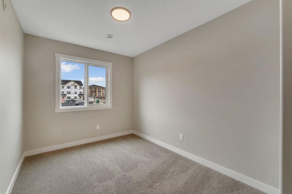 46 Tillotson Loop, Okotoks, AB