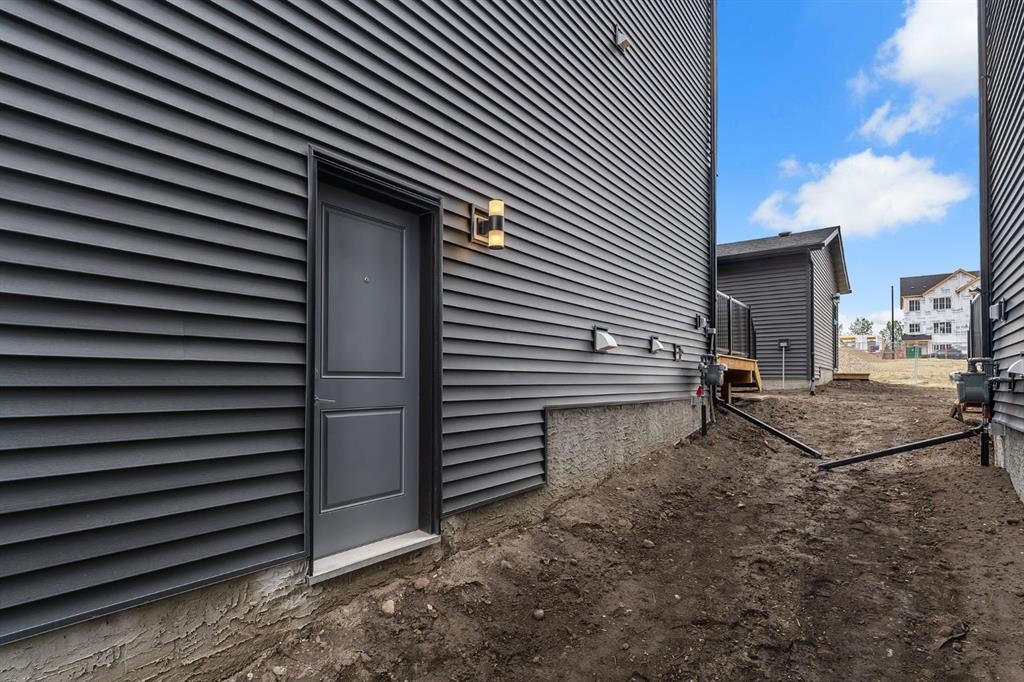 46 Tillotson Loop, Okotoks, AB