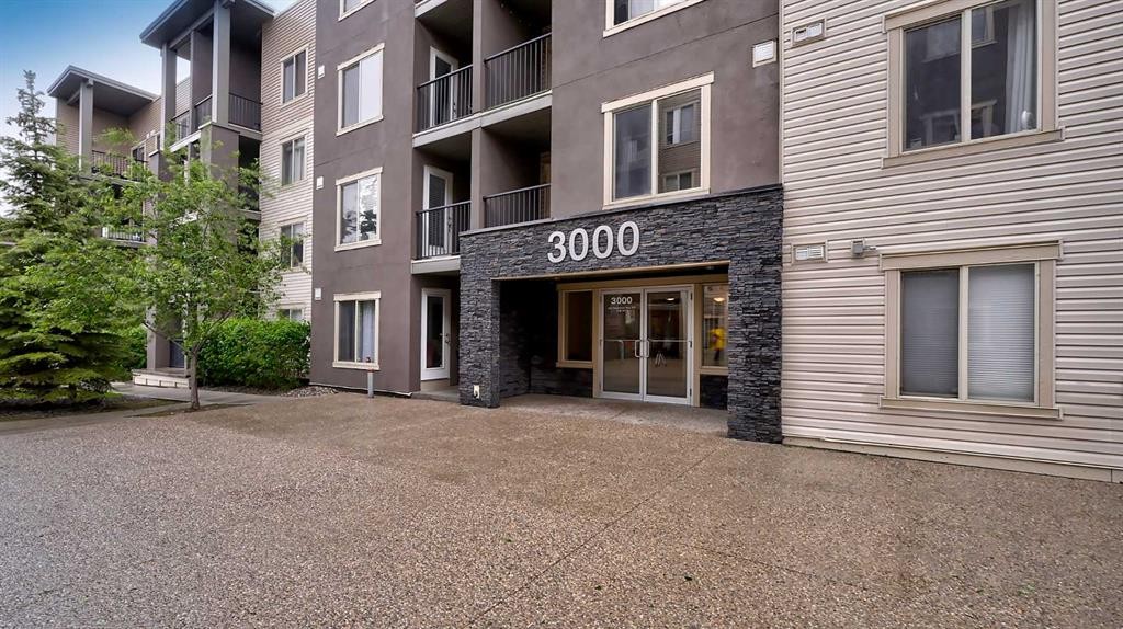 3309-403 Mackenzie Way Sw, Airdrie, AB