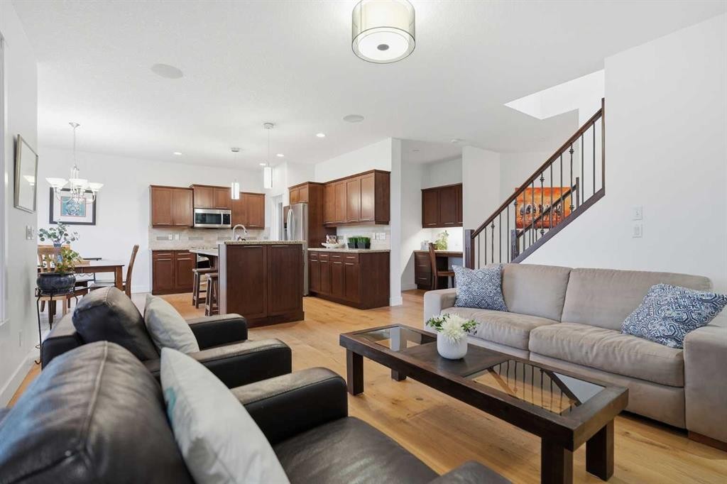 114 Cougarstone Crescent Sw, Calgary, AB
