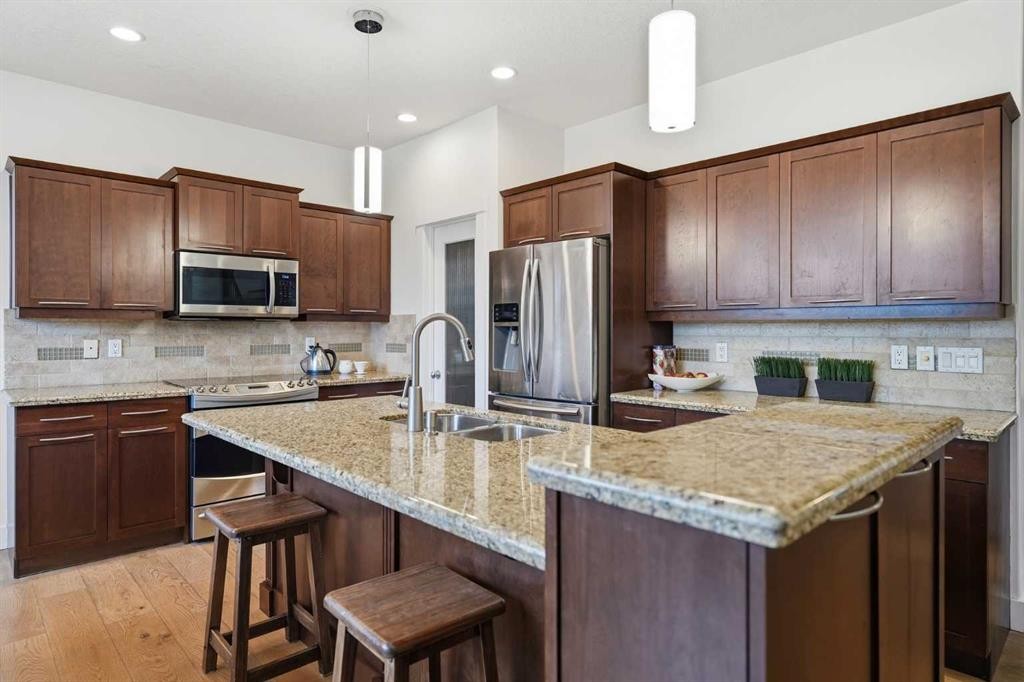 114 Cougarstone Crescent Sw, Calgary, AB