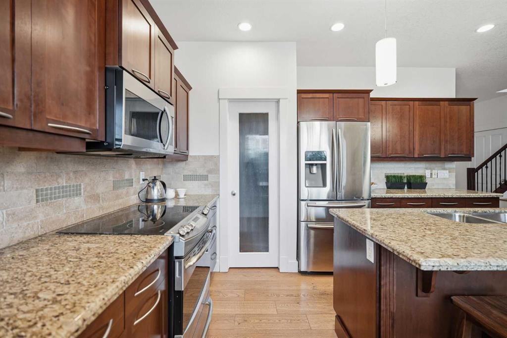 114 Cougarstone Crescent Sw, Calgary, AB