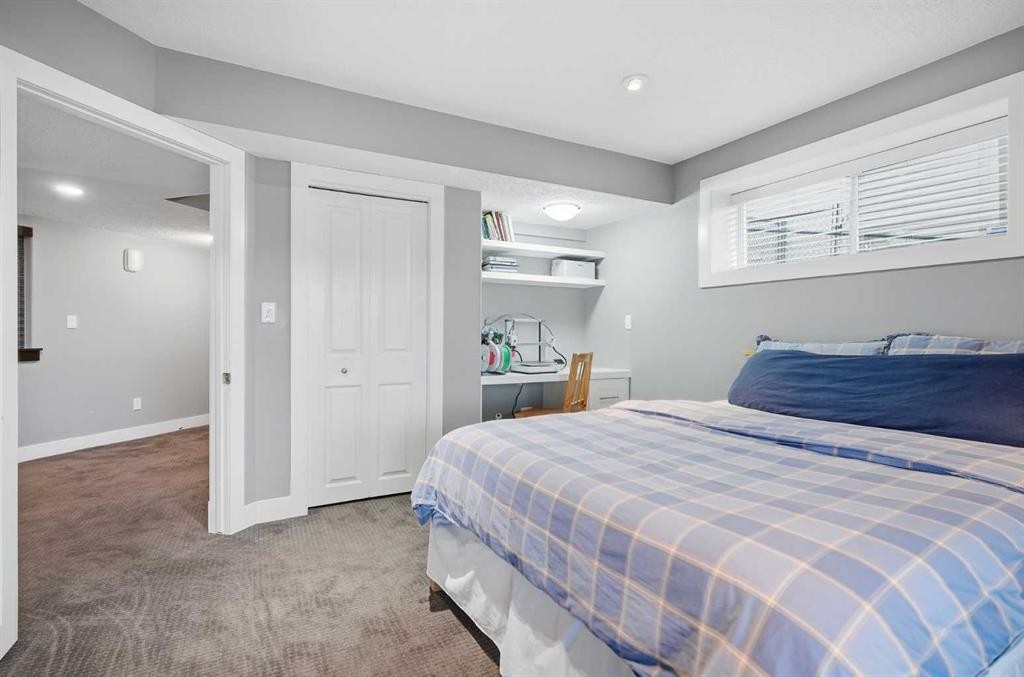 114 Cougarstone Crescent Sw, Calgary, AB
