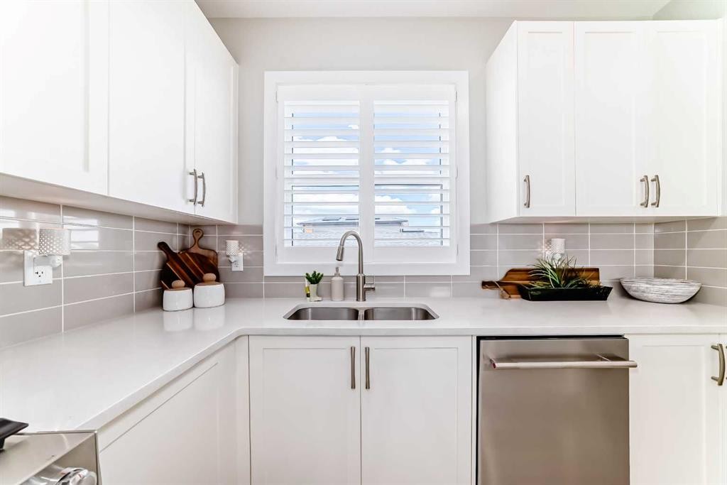 116 Precedence Way, Cochrane, AB - Indoor Photo Showing Kitchen With Double Sink