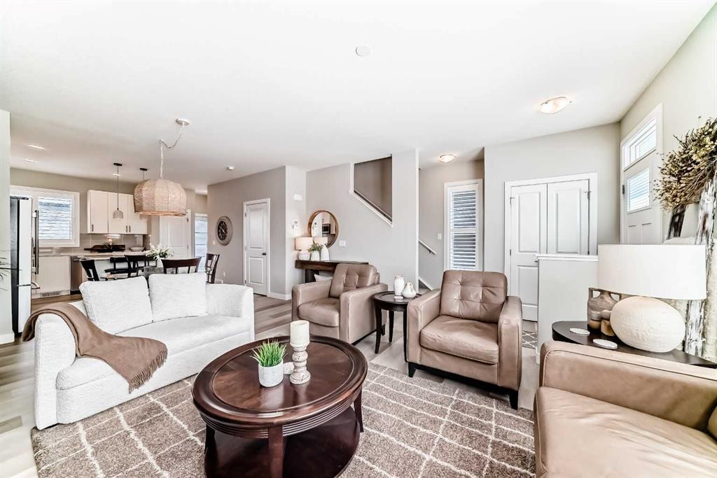 116 Precedence Way, Cochrane, AB - Indoor Photo Showing Living Room