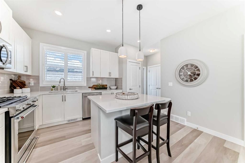 116 Precedence Way, Cochrane, AB - Indoor Photo Showing Kitchen With Upgraded Kitchen