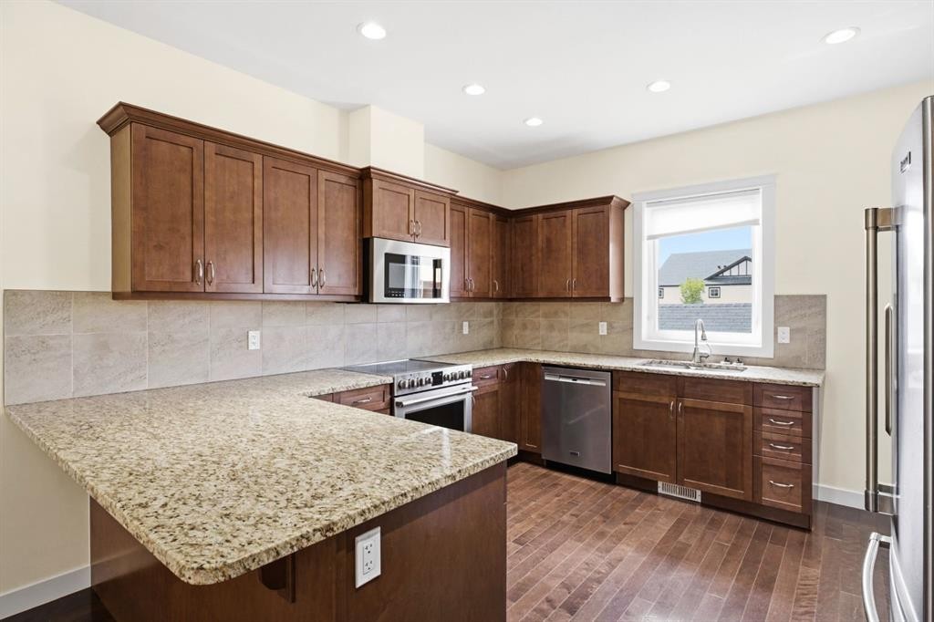 26 Violet Close, Olds, AB - Indoor Photo Showing Kitchen With Upgraded Kitchen
