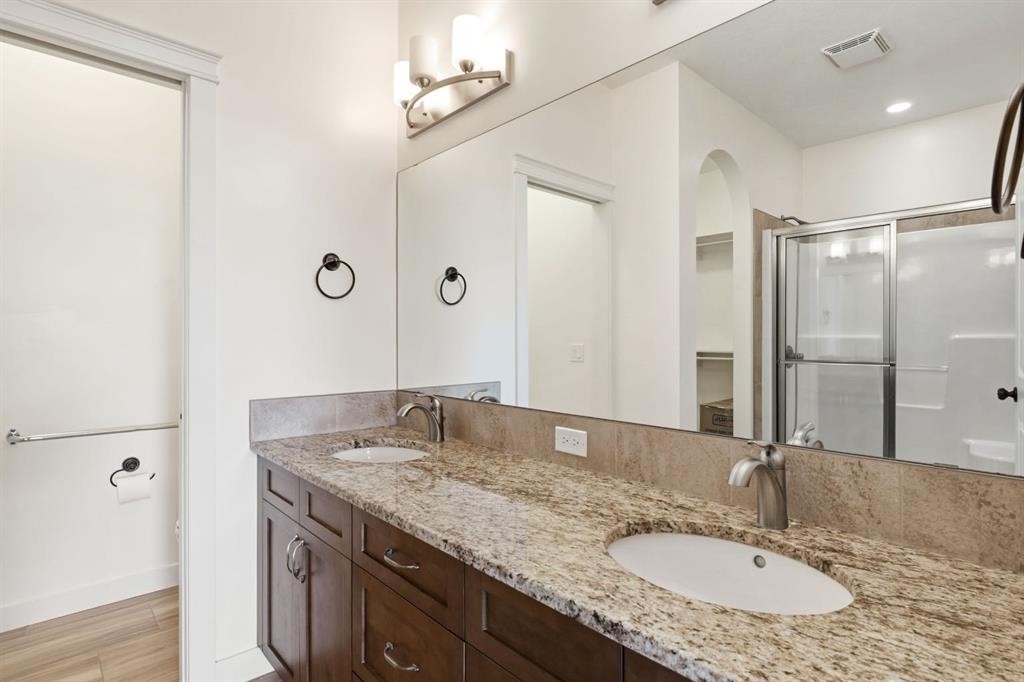 26 Violet Close, Olds, AB - Indoor Photo Showing Bathroom