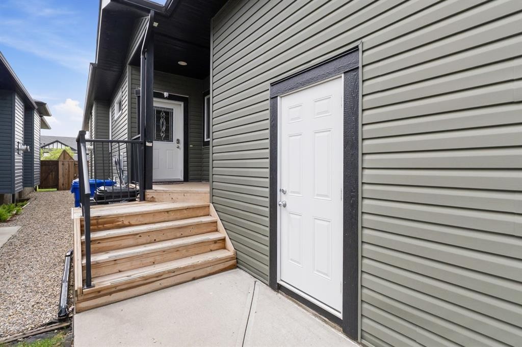 26 Violet Close, Olds, AB - Outdoor With Exterior