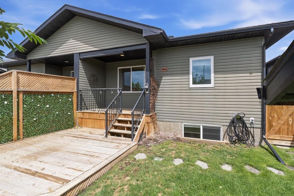 26 Violet Close, Olds, AB - Outdoor With Exterior