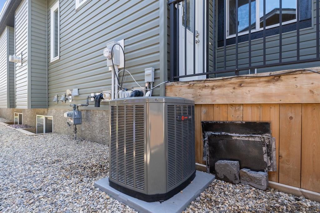 26 Violet Close, Olds, AB - Outdoor