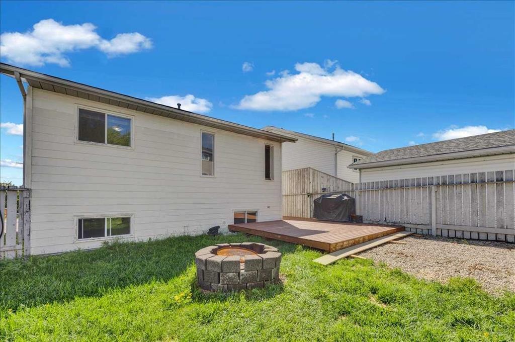 16207 Shawfield Drive Sw, Calgary, AB - Outdoor With Exterior