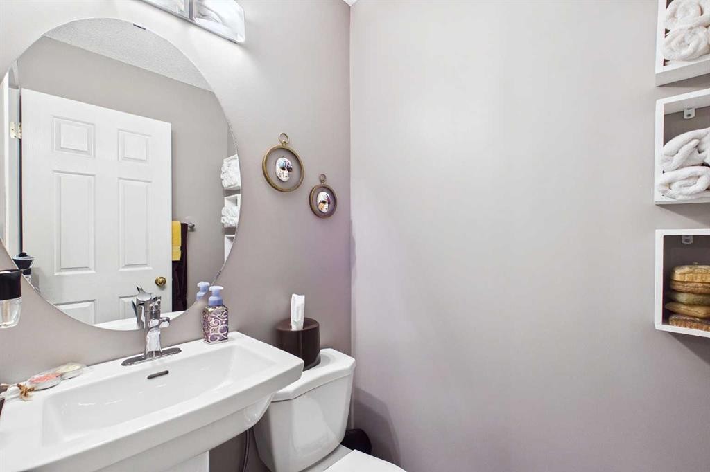 279 Valley Brook Circle Nw, Calgary, AB - Indoor Photo Showing Bathroom