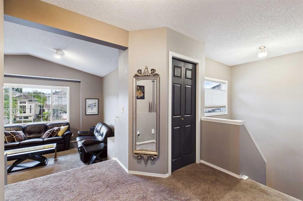 279 Valley Brook Circle Nw, Calgary, AB - Indoor Photo Showing Other Room