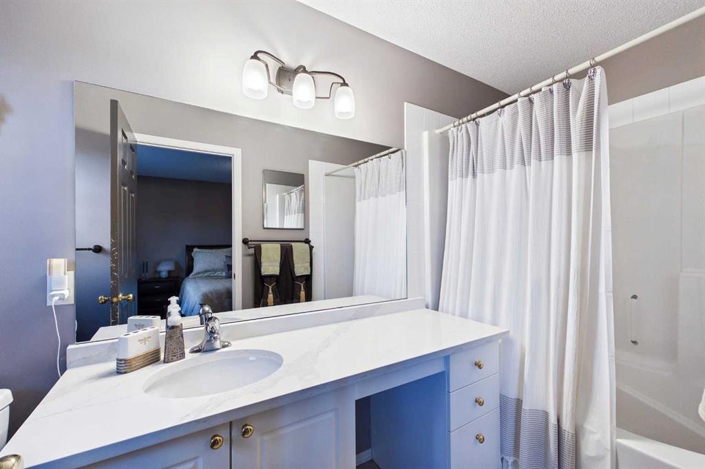 279 Valley Brook Circle Nw, Calgary, AB - Indoor Photo Showing Bathroom