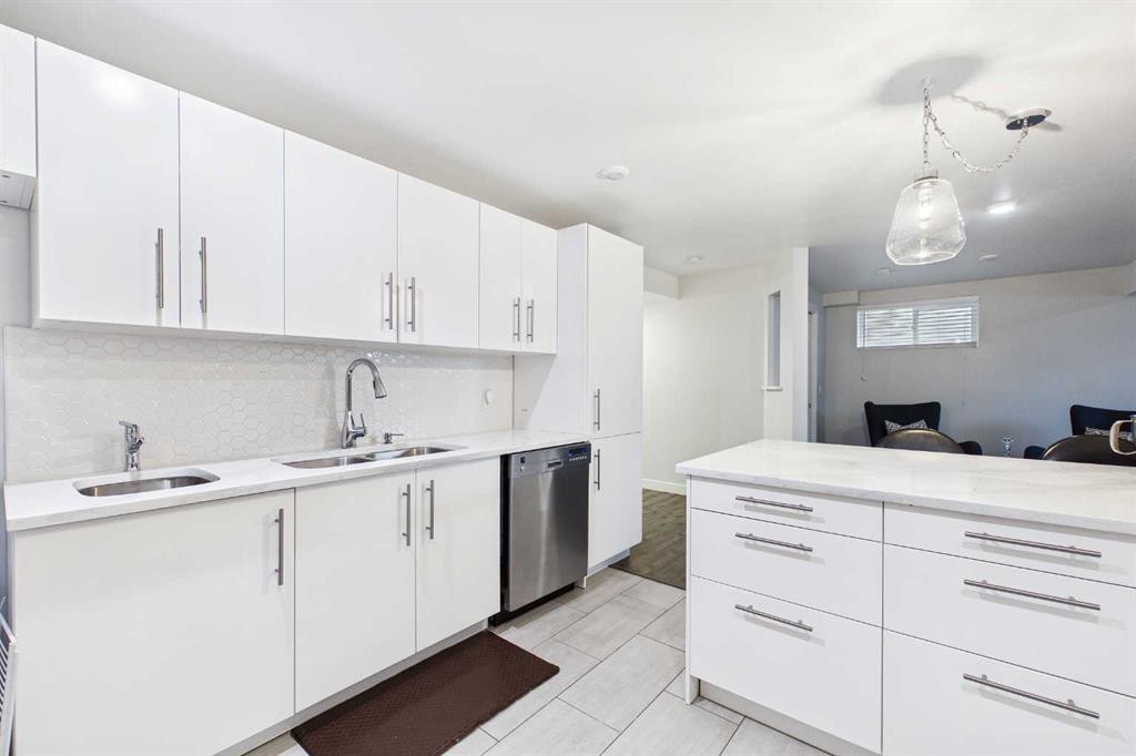 279 Valley Brook Circle Nw, Calgary, AB - Indoor Photo Showing Kitchen With Double Sink