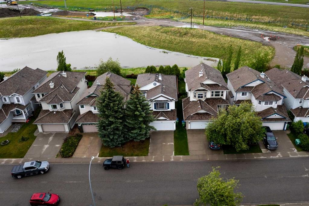 279 Valley Brook Circle Nw, Calgary, AB - Outdoor With Facade