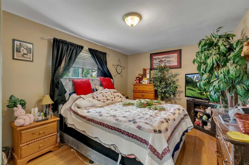 7621 23 Street Se, Calgary, AB
