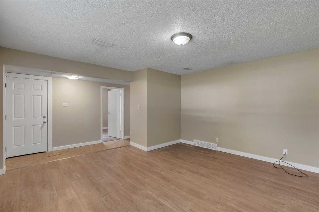 7621 23 Street Se, Calgary, AB