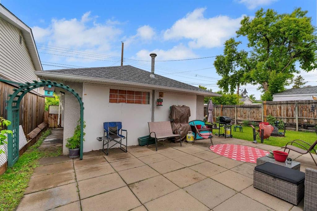 7621 23 Street Se, Calgary, AB