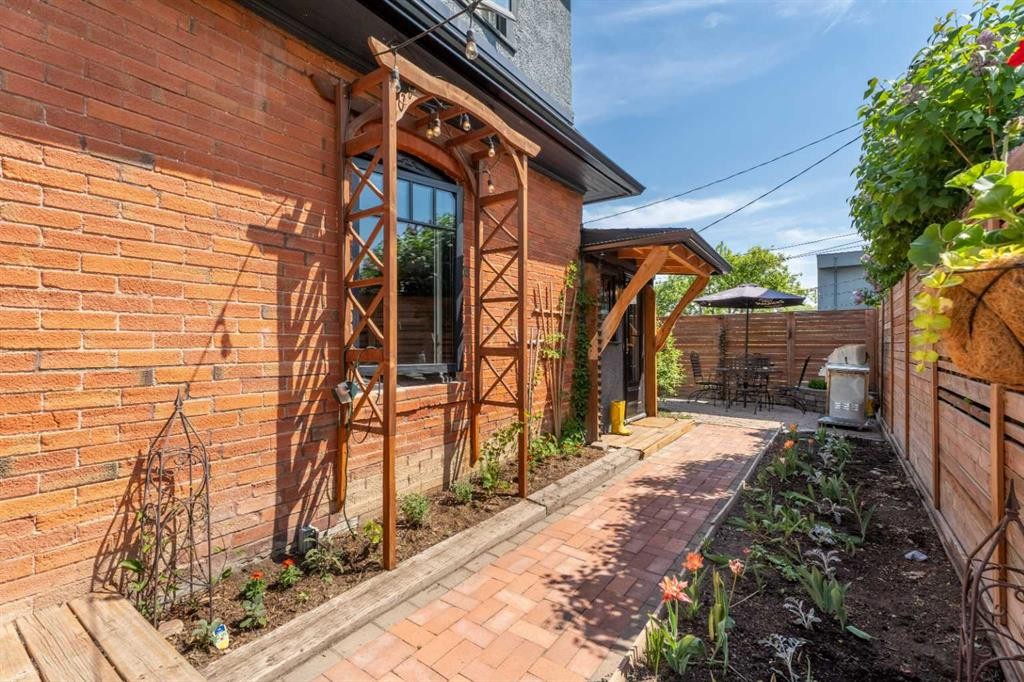 3216 17 Street Sw, Calgary, AB
