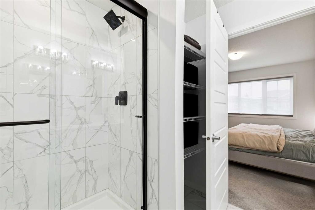 44 Creekside Boulevard Sw, Calgary, AB - Indoor Photo Showing Bathroom