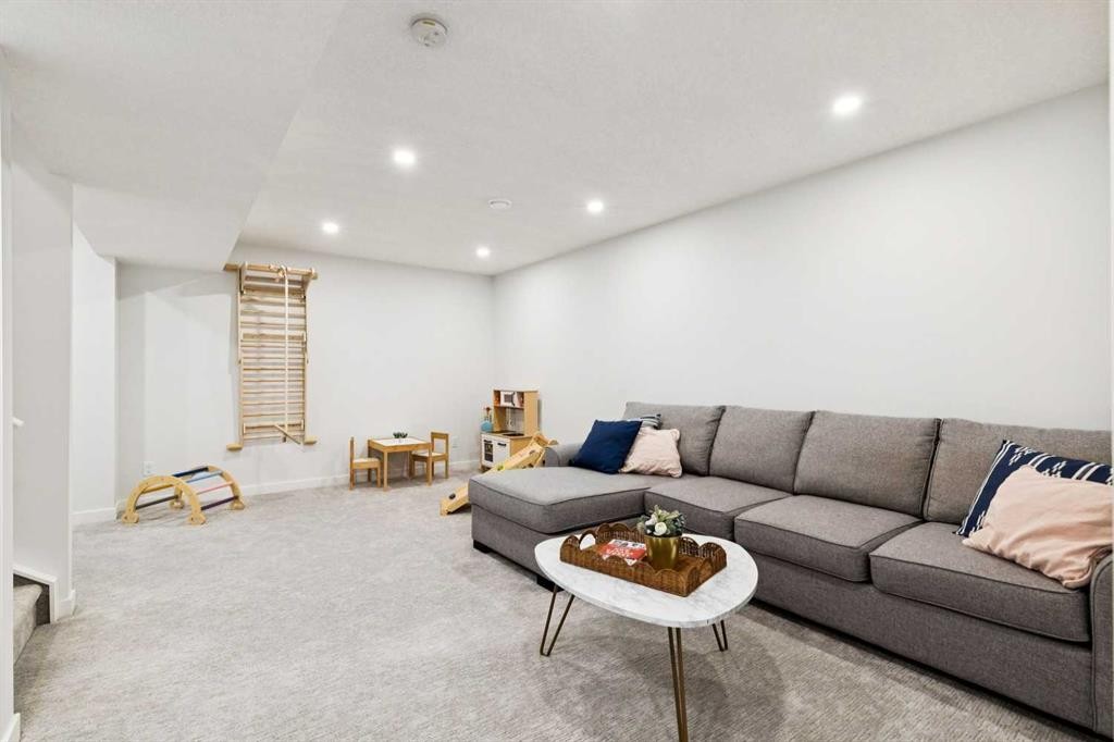 44 Creekside Boulevard Sw, Calgary, AB - Indoor