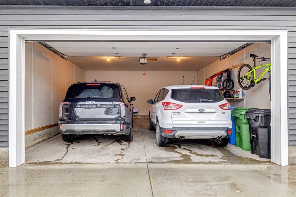 44 Creekside Boulevard Sw, Calgary, AB - Indoor Photo Showing Garage