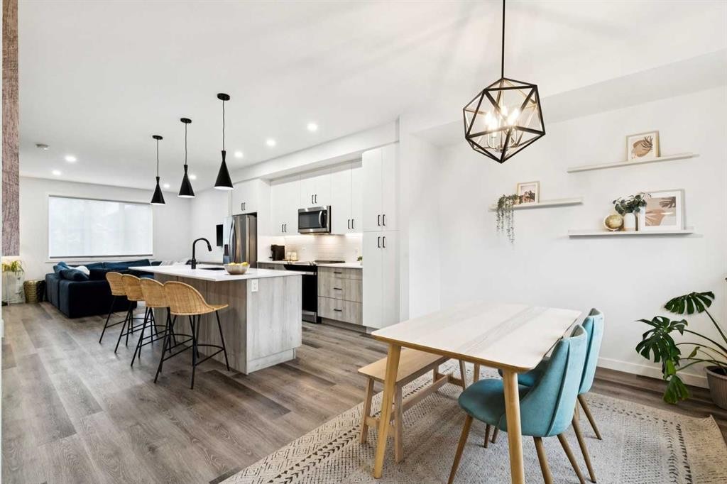 44 Creekside Boulevard Sw, Calgary, AB - Indoor Photo Showing Dining Room