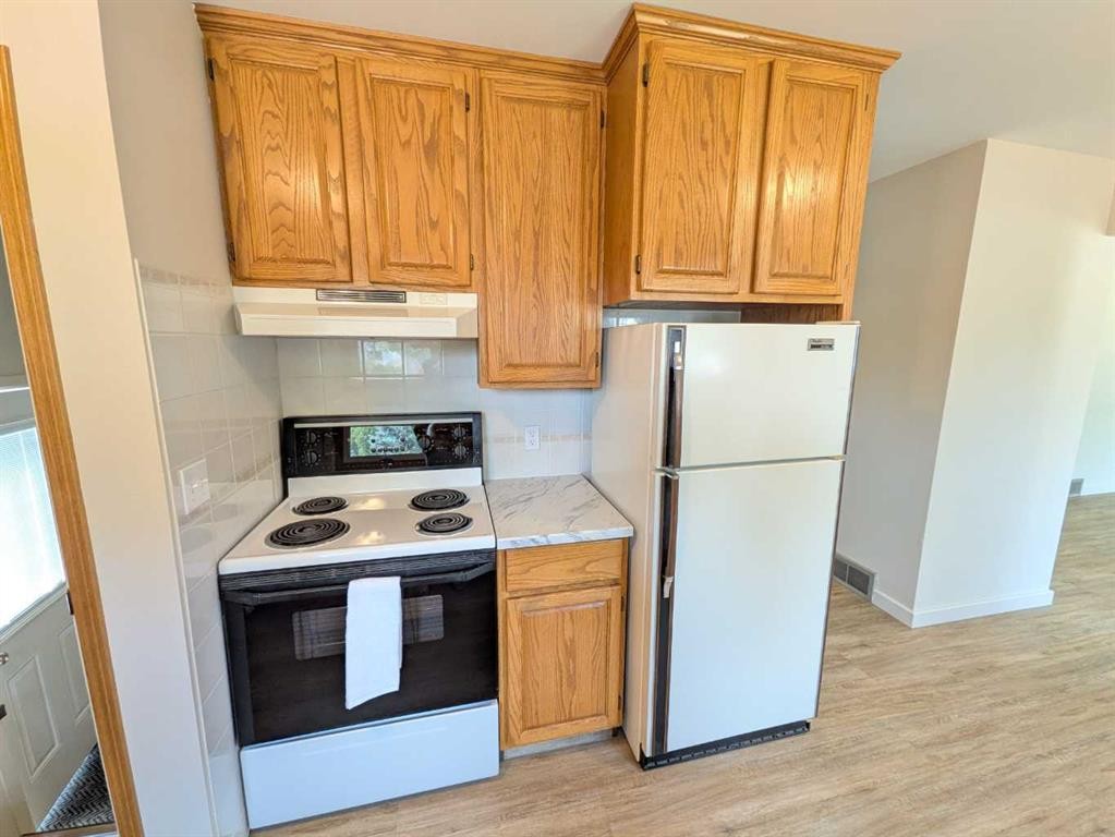 223 Allison Street, Acme, AB - Indoor Photo Showing Kitchen