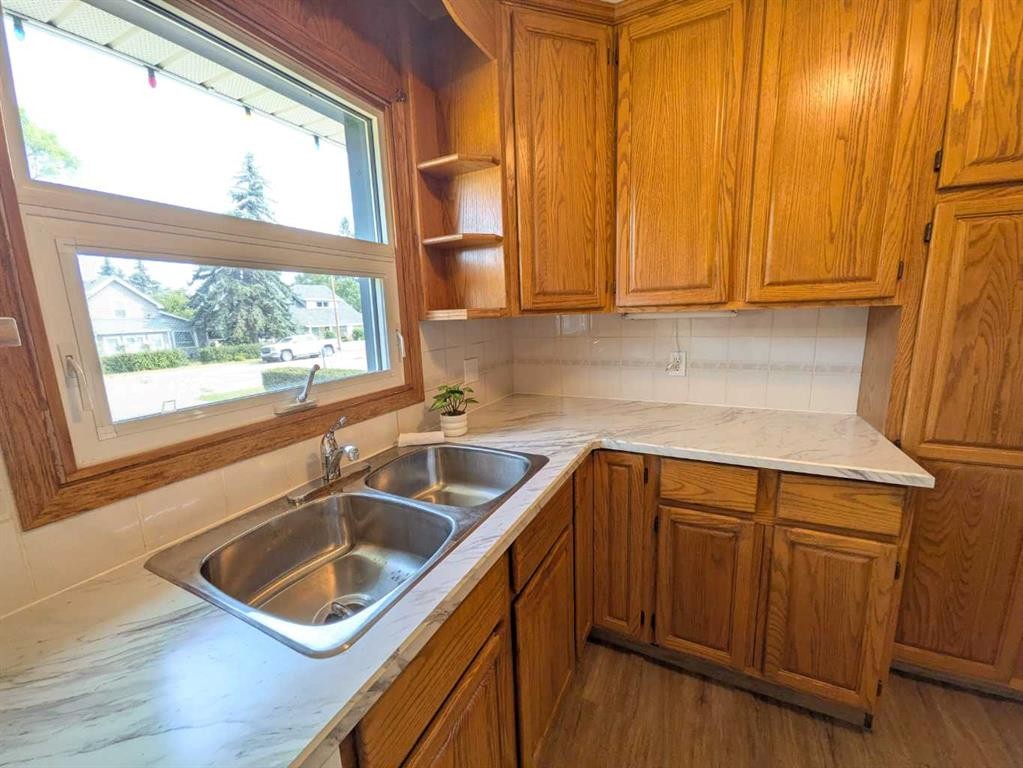 223 Allison Street, Acme, AB - Indoor Photo Showing Kitchen With Double Sink