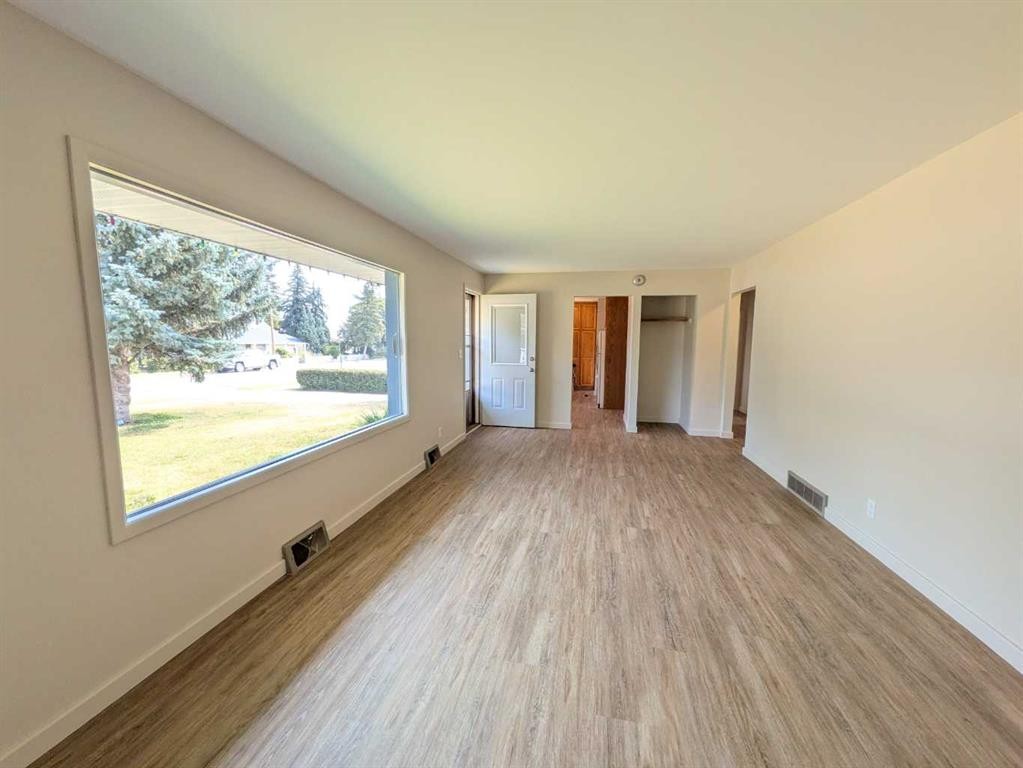 223 Allison Street, Acme, AB - Indoor Photo Showing Other Room