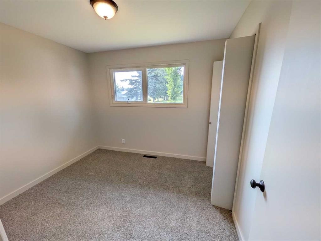223 Allison Street, Acme, AB - Indoor Photo Showing Other Room