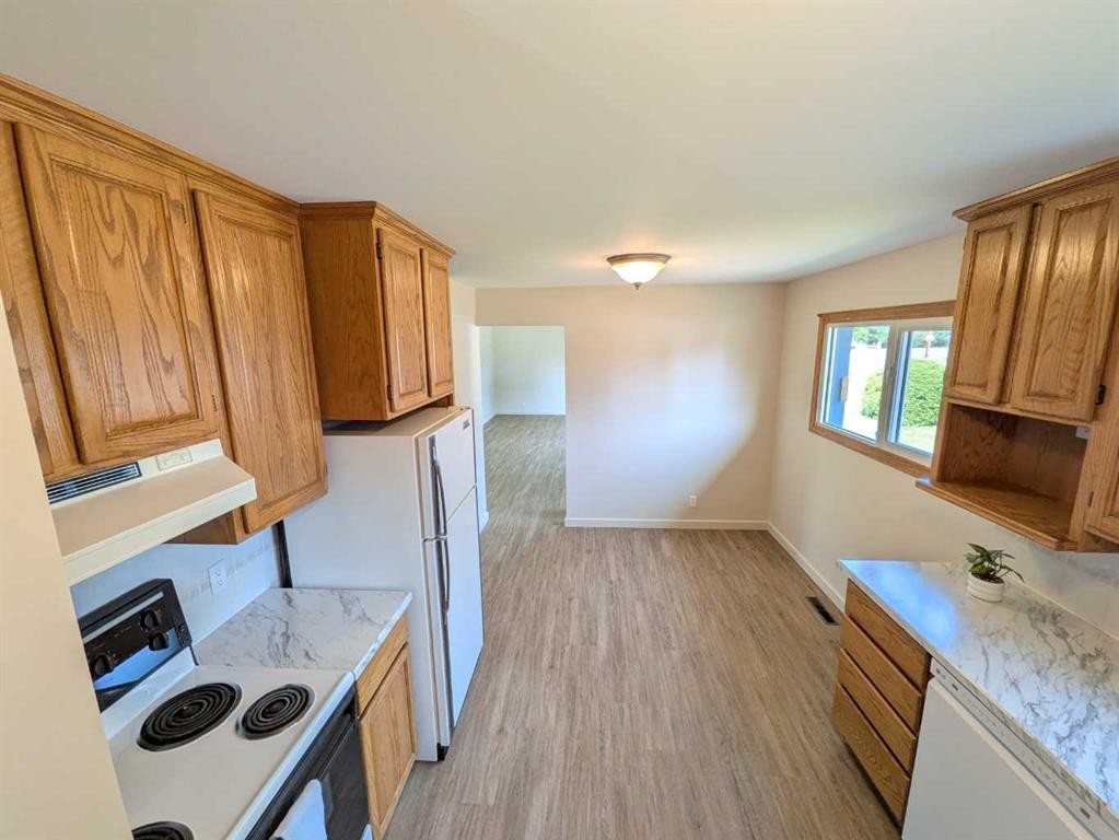 223 Allison Street, Acme, AB - Indoor Photo Showing Kitchen