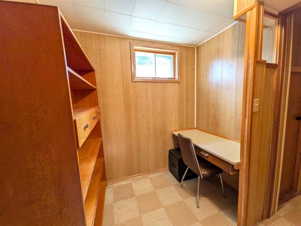 223 Allison Street, Acme, AB - Indoor Photo Showing Other Room