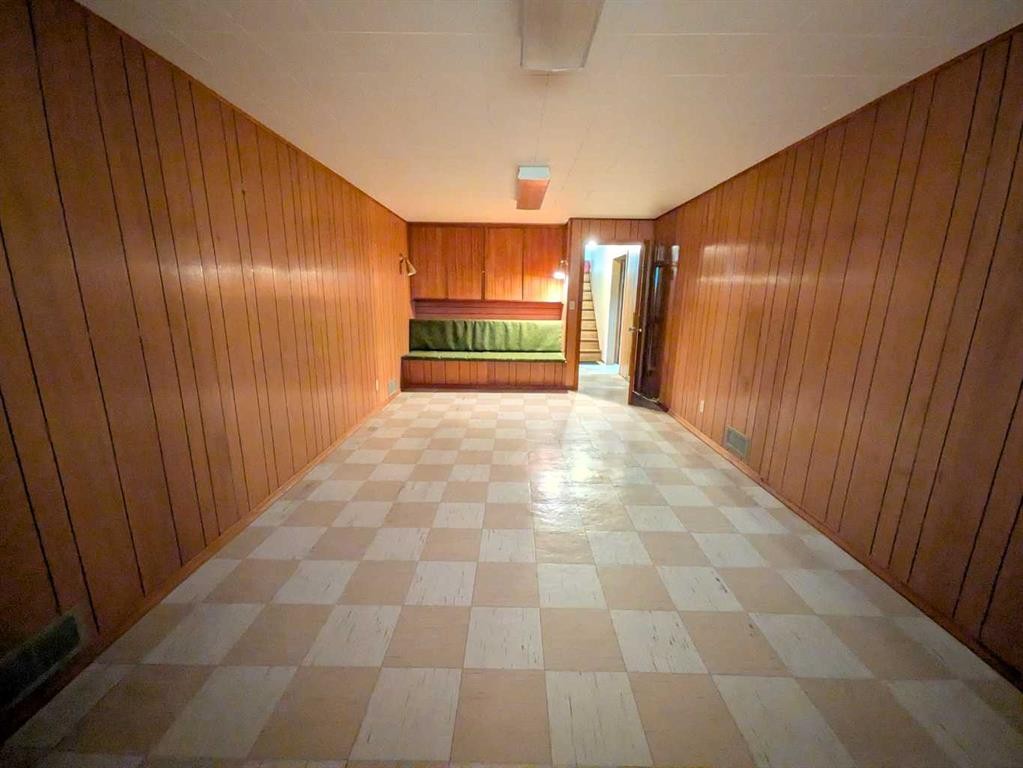 223 Allison Street, Acme, AB - Indoor Photo Showing Other Room