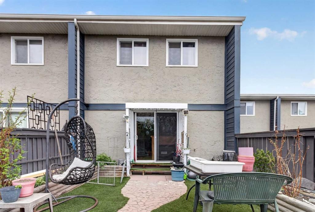 106-6223 31 Avenue Nw, Calgary, AB - Outdoor