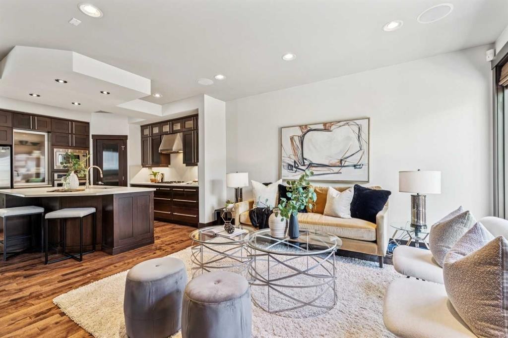 2317 16 Street Sw, Calgary, AB - Indoor Photo Showing Living Room