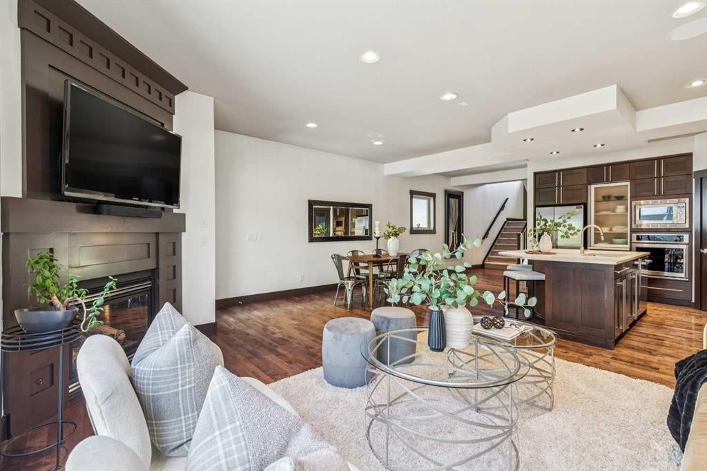 2317 16 Street Sw, Calgary, AB - Indoor