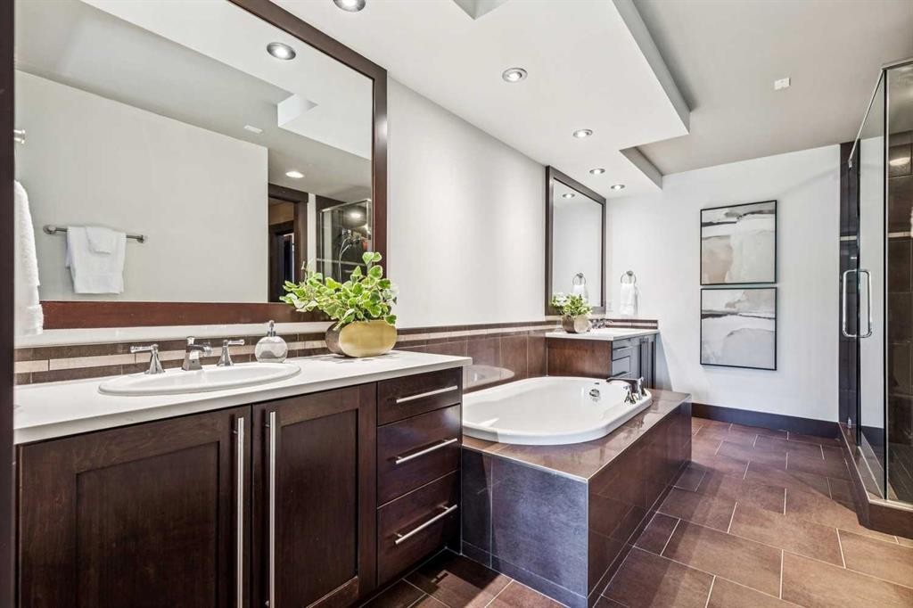 2317 16 Street Sw, Calgary, AB - Indoor Photo Showing Bathroom