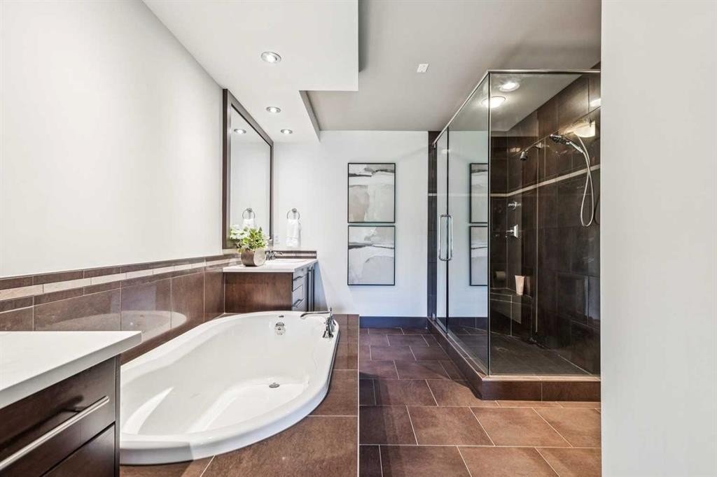 2317 16 Street Sw, Calgary, AB - Indoor Photo Showing Bathroom